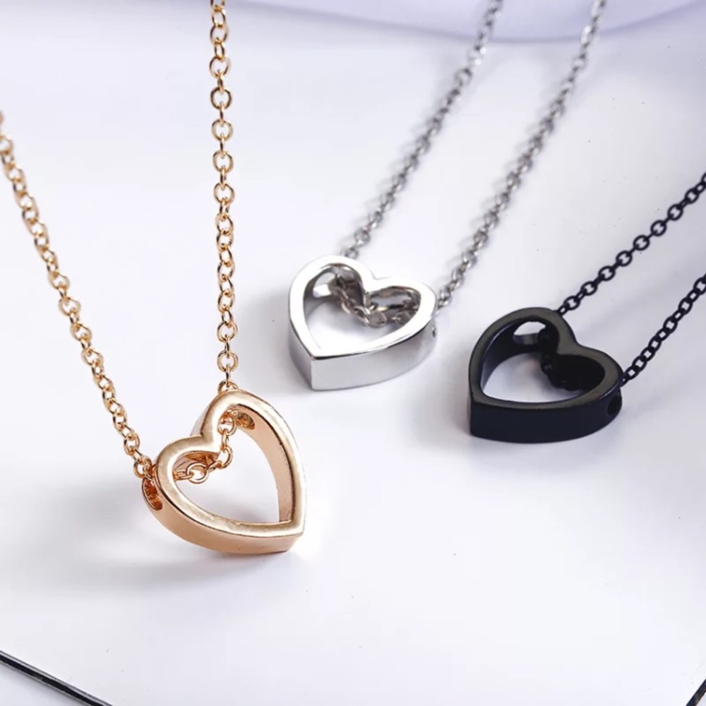 ⚜️[𝟯/$𝟭𝟴]⚜️Gold Heart Delicate Charm Choker NEW - Picture 8 of 12